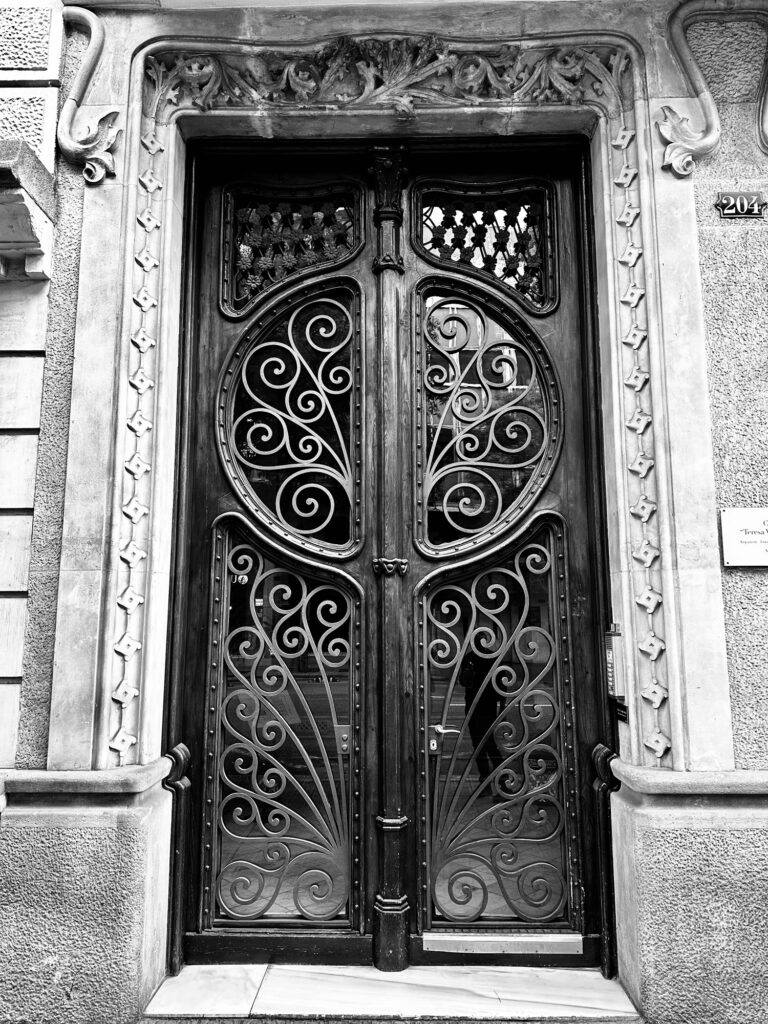 Modernisme Doors